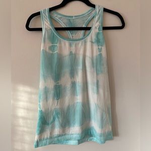 Lululemon Swiftly Tech Racerback Tank Top. Size 10. Real and white tie dye color